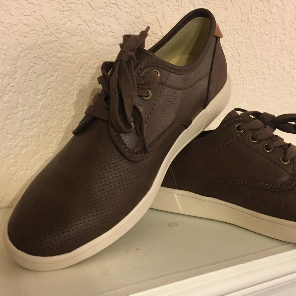 Steve Madden Flyerz sneakers, NWOB, cognac